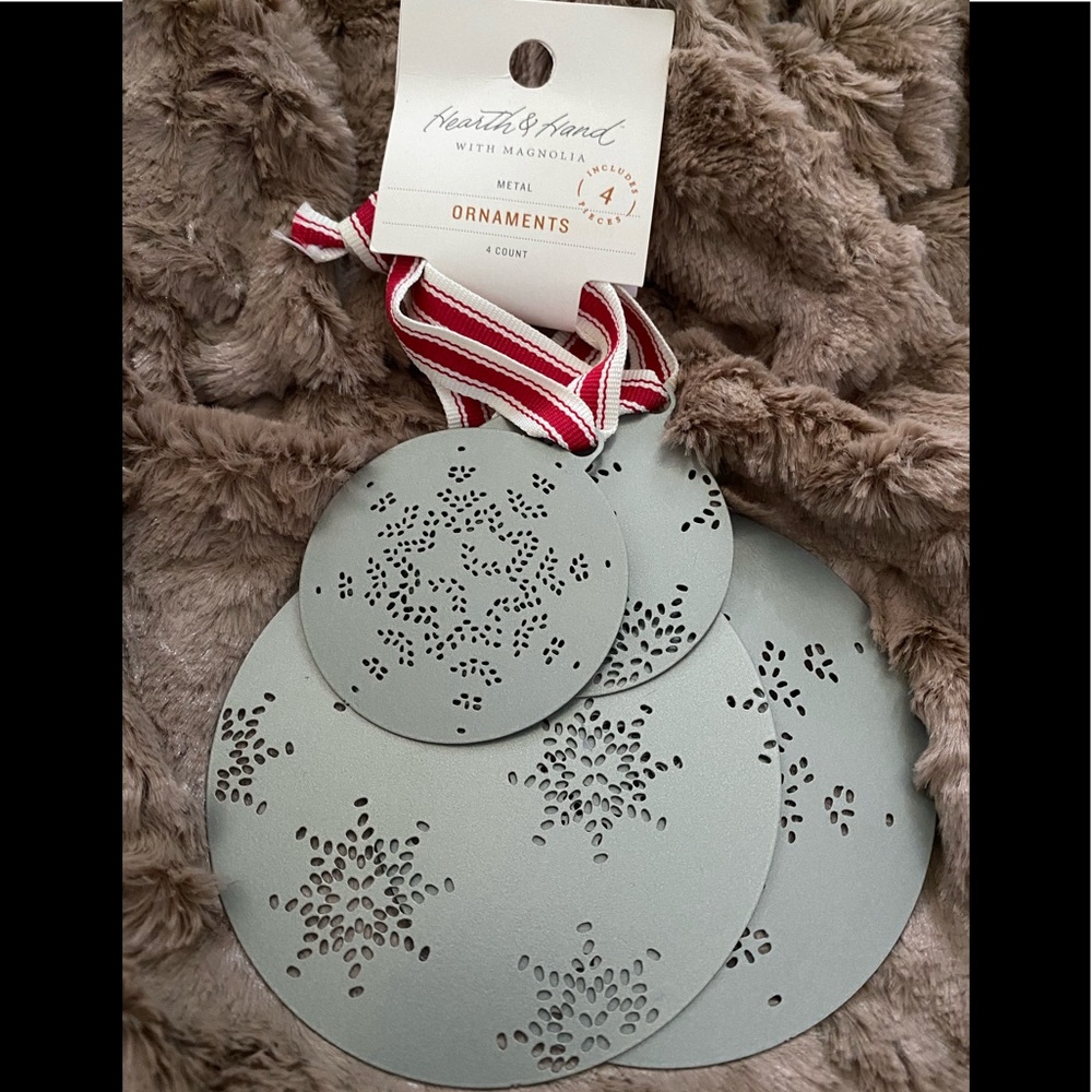 Hearth and Hand set of 4 Metal Snowflake Ornaments NWT